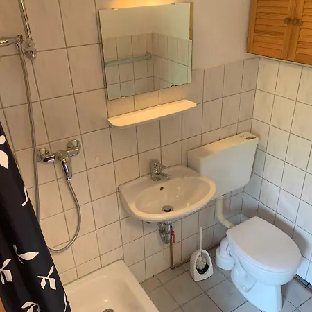 Deichlaeufer 公寓 *